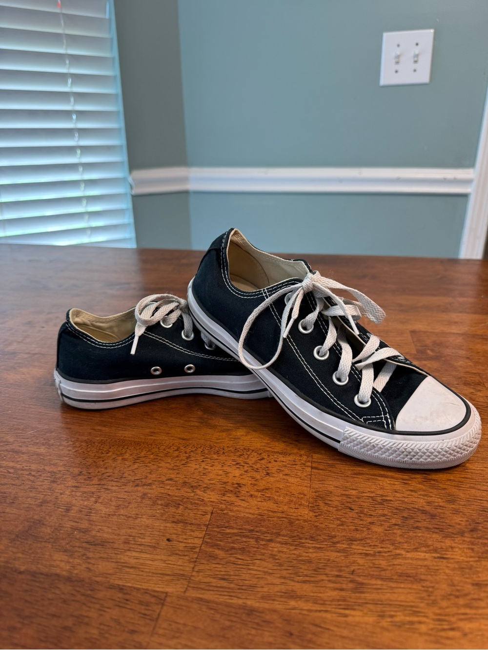 Converse Classic Navy Low-Top Canvas Sneakers men’s 4 women’s 6